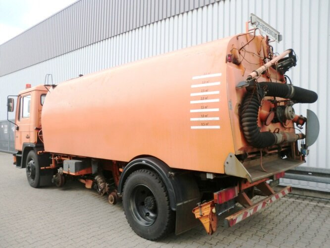 MAN M03 14.152 4x2 M03 14.152 4x2, Schienenkehrmaschine - Road sweeper: picture 5 MAN M03 14.152 4x2 M03 14.152 4x2, Schienenkehrmaschine - Road sweeper: picture 5