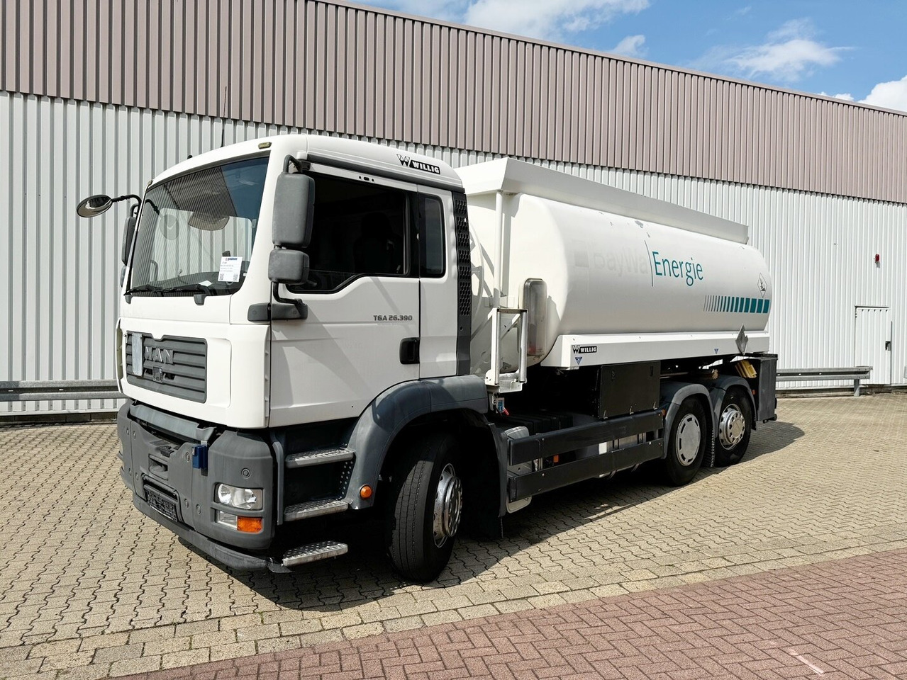 MAN TGA 26.390 6X2-4 BL TGA 26.390 6X2-4 BL, Lenk-/Liftachse, Willig Tankaufbau ca. 20.000l, 3 Kammern - Tank truck: picture 1 MAN TGA 26.390 6X2-4 BL TGA 26.390 6X2-4 BL, Lenk-/Liftachse, Willig Tankaufbau ca. 20.000l, 3 Kammern - Tank truck: picture 1