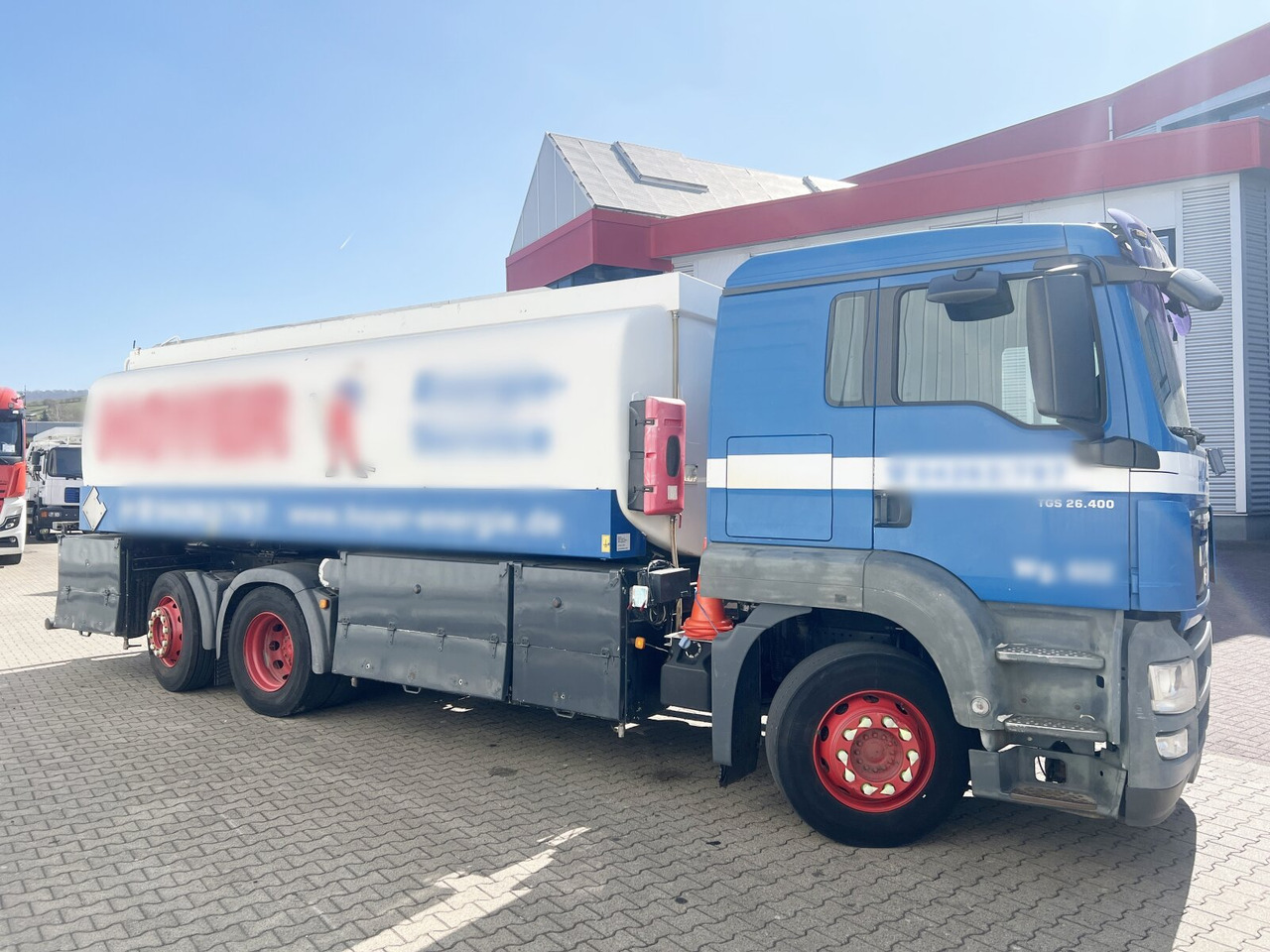 Tank truck MAN TGA 26.400 6x2-4 BL TGA 26.400 6x2-4 BL, A1, Lenk-/Liftachse, ADR, Kässbohrer Tank ca. 20.820l, 3 Kammern: picture 9 Tank truck MAN TGA 26.400 6x2-4 BL TGA 26.400 6x2-4 BL, A1, Lenk-/Liftachse, ADR, Kässbohrer Tank ca. 20.820l, 3 Kammern: picture 9