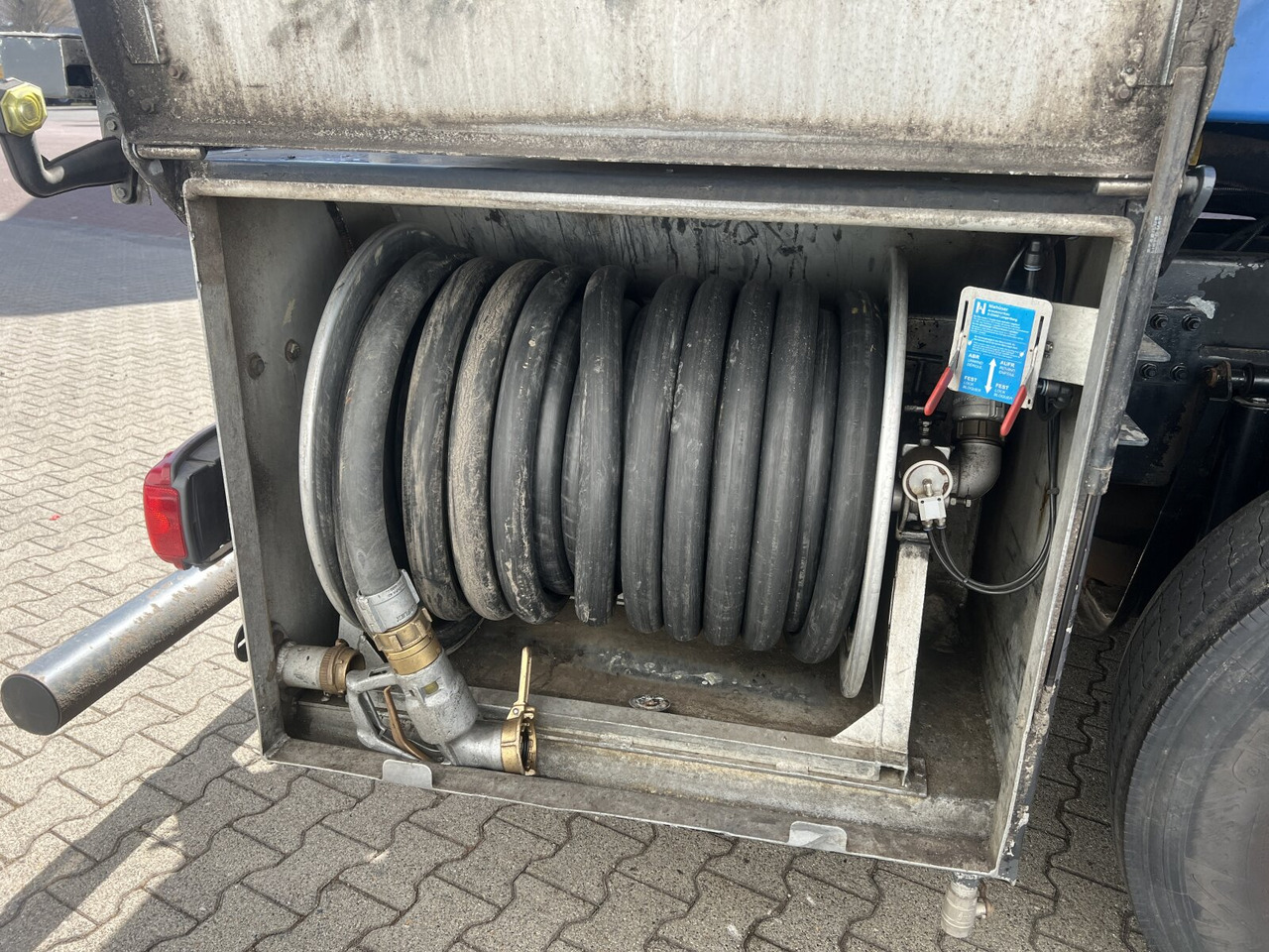 Tank truck MAN TGA 26.400 6x2-4 BL TGA 26.400 6x2-4 BL, A1, Lenk-/Liftachse, ADR, Kässbohrer Tank ca. 20.820l, 3 Kammern: picture 6 Tank truck MAN TGA 26.400 6x2-4 BL TGA 26.400 6x2-4 BL, A1, Lenk-/Liftachse, ADR, Kässbohrer Tank ca. 20.820l, 3 Kammern: picture 6