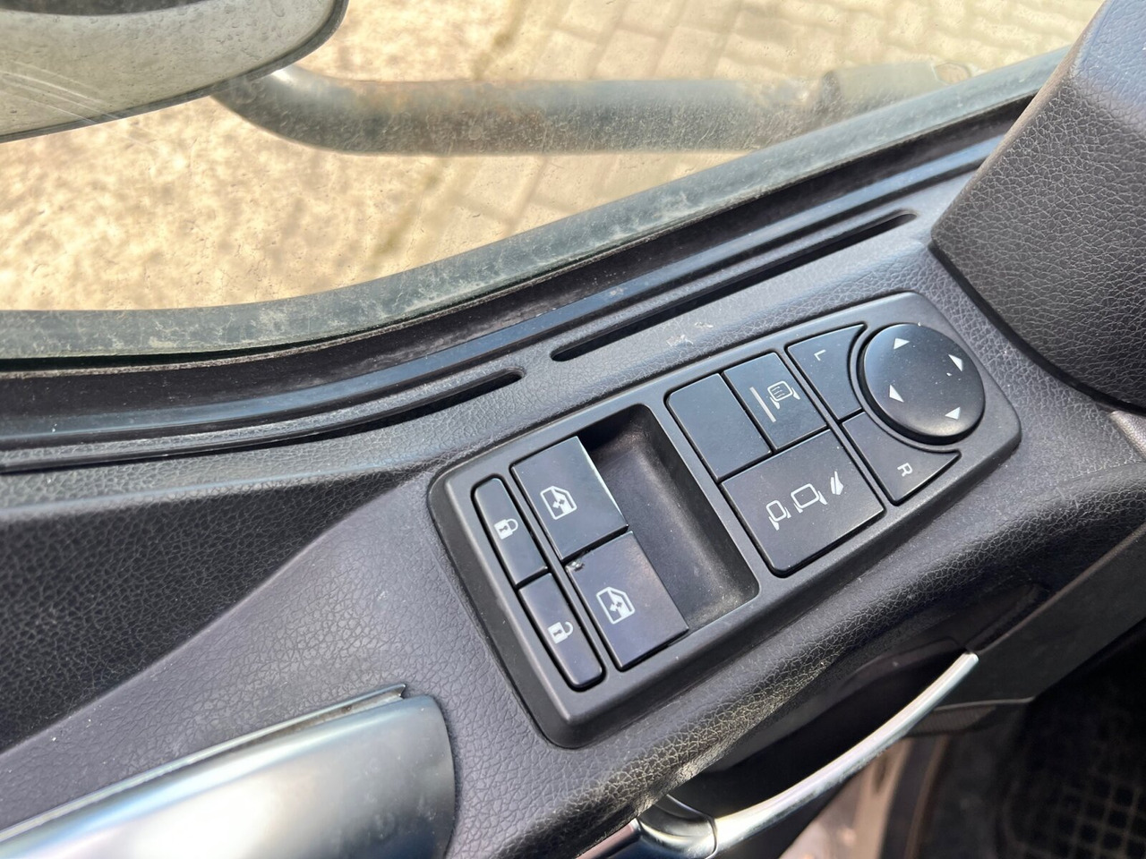 Leasing of MAN TGL 12.220 4X2 BL mit Motorschaden TGL 12.220 4X2 BL mit Motorschaden, Tiefkühlkoffer, Thermoking, Rolltor, unterfaltbare MBB LBW MAN TGL 12.220 4X2 BL mit Motorschaden TGL 12.220 4X2 BL mit Motorschaden, Tiefkühlkoffer, Thermoking, Rolltor, unterfaltbare MBB LBW: picture 10 Leasing of MAN TGL 12.220 4X2 BL mit Motorschaden TGL 12.220 4X2 BL mit Motorschaden, Tiefkühlkoffer, Thermoking, Rolltor, unterfaltbare MBB LBW MAN TGL 12.220 4X2 BL mit Motorschaden TGL 12.220 4X2 BL mit Motorschaden, Tiefkühlkoffer, Thermoking, Rolltor, unterfaltbare MBB LBW: picture 10