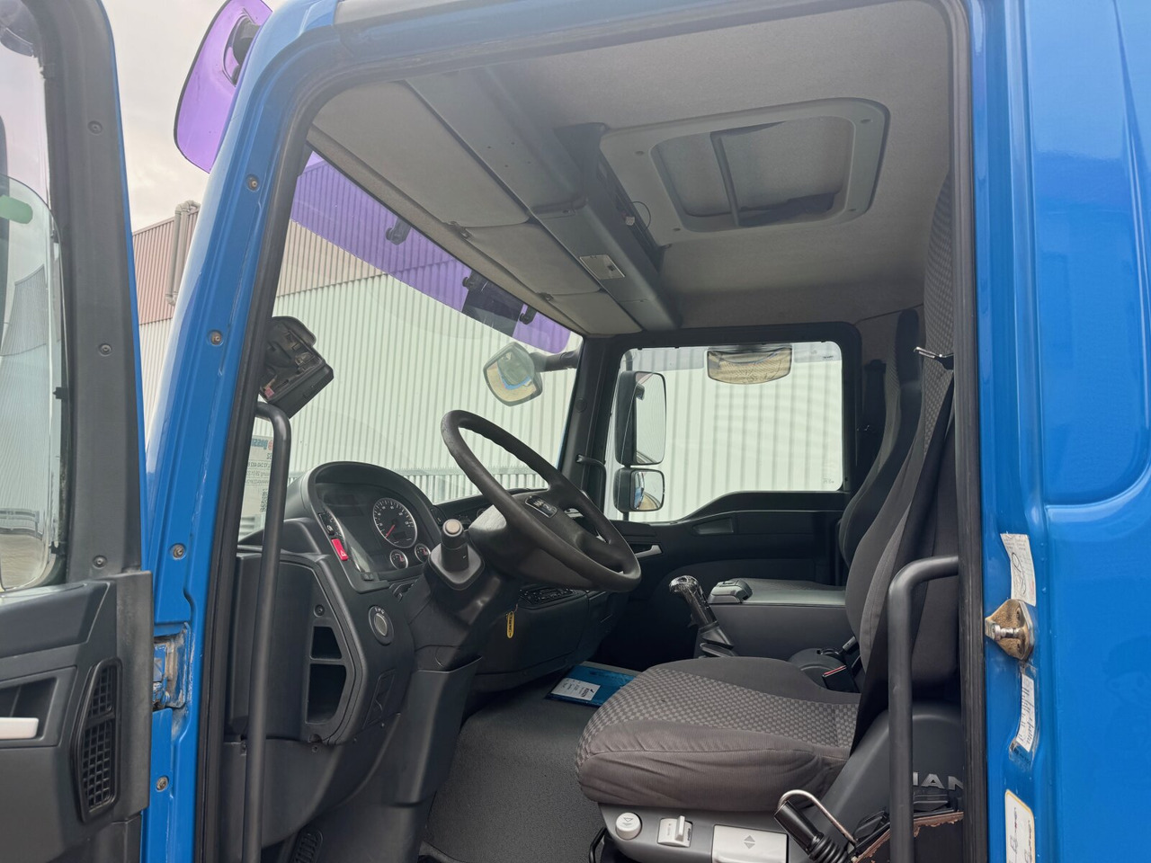 MAN TGL 12.240 4X2 BB TGL 12.240 4X2 BB, Tele-Absetzer - Skip loader truck: picture 3 MAN TGL 12.240 4X2 BB TGL 12.240 4X2 BB, Tele-Absetzer - Skip loader truck: picture 3