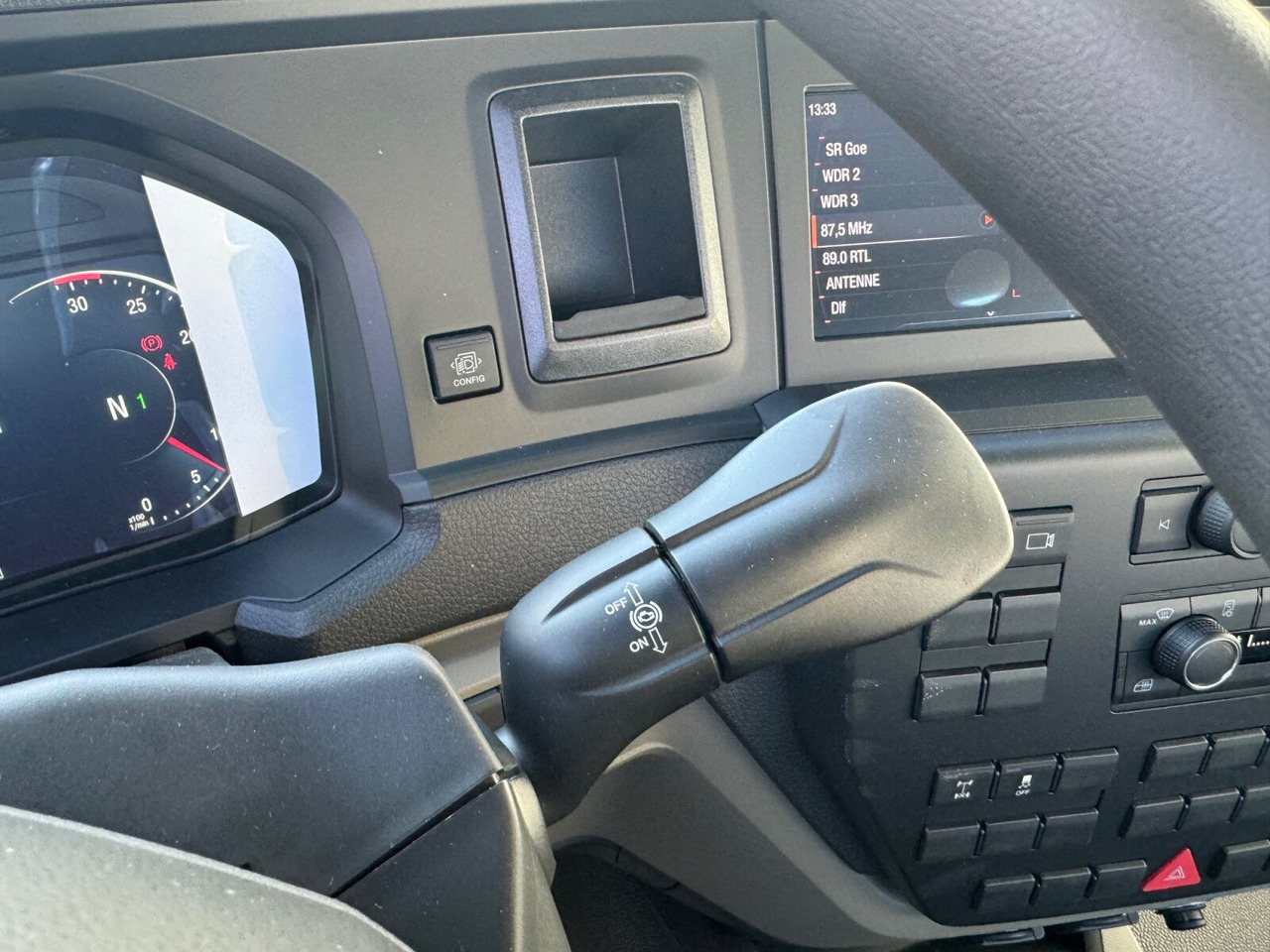 MAN TGL 8.190 4x2 BB CH TGL 8.190 4x2 BB CH, Nebenantrieb - Cab chassis truck: picture 5 MAN TGL 8.190 4x2 BB CH TGL 8.190 4x2 BB CH, Nebenantrieb - Cab chassis truck: picture 5