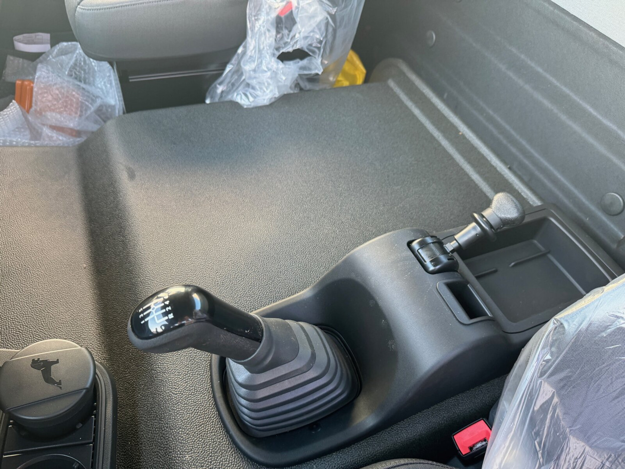 MAN TGL 8.190 4x2 BB CH TGL 8.190 4x2 BB CH, Nebenantrieb - Cab chassis truck: picture 3 MAN TGL 8.190 4x2 BB CH TGL 8.190 4x2 BB CH, Nebenantrieb - Cab chassis truck: picture 3