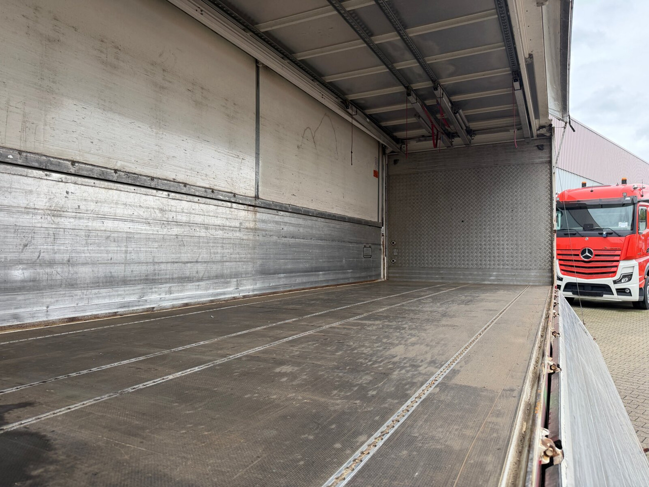 MAN TGM 22.290 6x2-4 LL TGM 22.290 6x2-4 LL, EEV, Lenkachse, 2x AHK, Getränkekoffer, LBW MBB - Box truck: picture 2 MAN TGM 22.290 6x2-4 LL TGM 22.290 6x2-4 LL, EEV, Lenkachse, 2x AHK, Getränkekoffer, LBW MBB - Box truck: picture 2