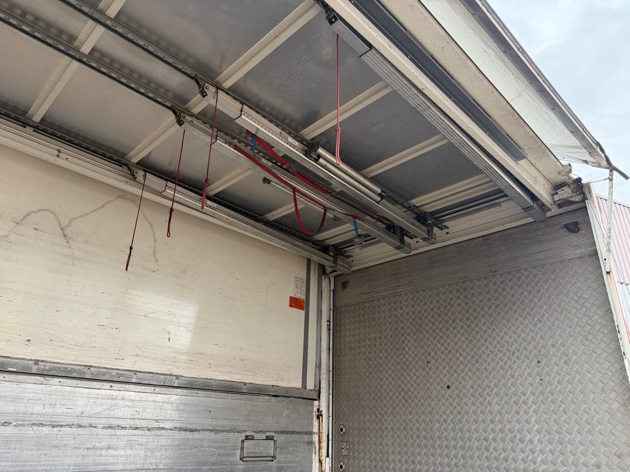 MAN TGM 22.290 6x2-4 LL TGM 22.290 6x2-4 LL, EEV, Lenkachse, 2x AHK, Getränkekoffer, LBW MBB - Box truck: picture 3 MAN TGM 22.290 6x2-4 LL TGM 22.290 6x2-4 LL, EEV, Lenkachse, 2x AHK, Getränkekoffer, LBW MBB - Box truck: picture 3