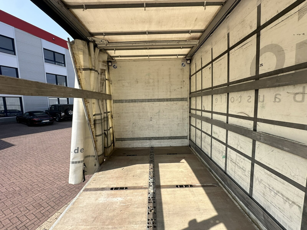 MAN TGS 26.400 6x2-4 LL TGS 26.400 6x2-4 LL, Lenk-/Lift, Edscha, Heckkran Palfinger PK23002-C + Jib PJ060A, Funk - Curtainsider truck, Crane truck: picture 5 MAN TGS 26.400 6x2-4 LL TGS 26.400 6x2-4 LL, Lenk-/Lift, Edscha, Heckkran Palfinger PK23002-C + Jib PJ060A, Funk - Curtainsider truck, Crane truck: picture 5