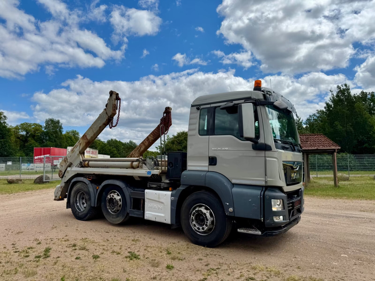 MAN TGS 26.420 6X2/4 BL TGS 26.420 6X2/4 BL, Lenk-/Liftachse, Tele-Absetzer, Funk - Skip loader truck: picture 1 MAN TGS 26.420 6X2/4 BL TGS 26.420 6X2/4 BL, Lenk-/Liftachse, Tele-Absetzer, Funk - Skip loader truck: picture 1
