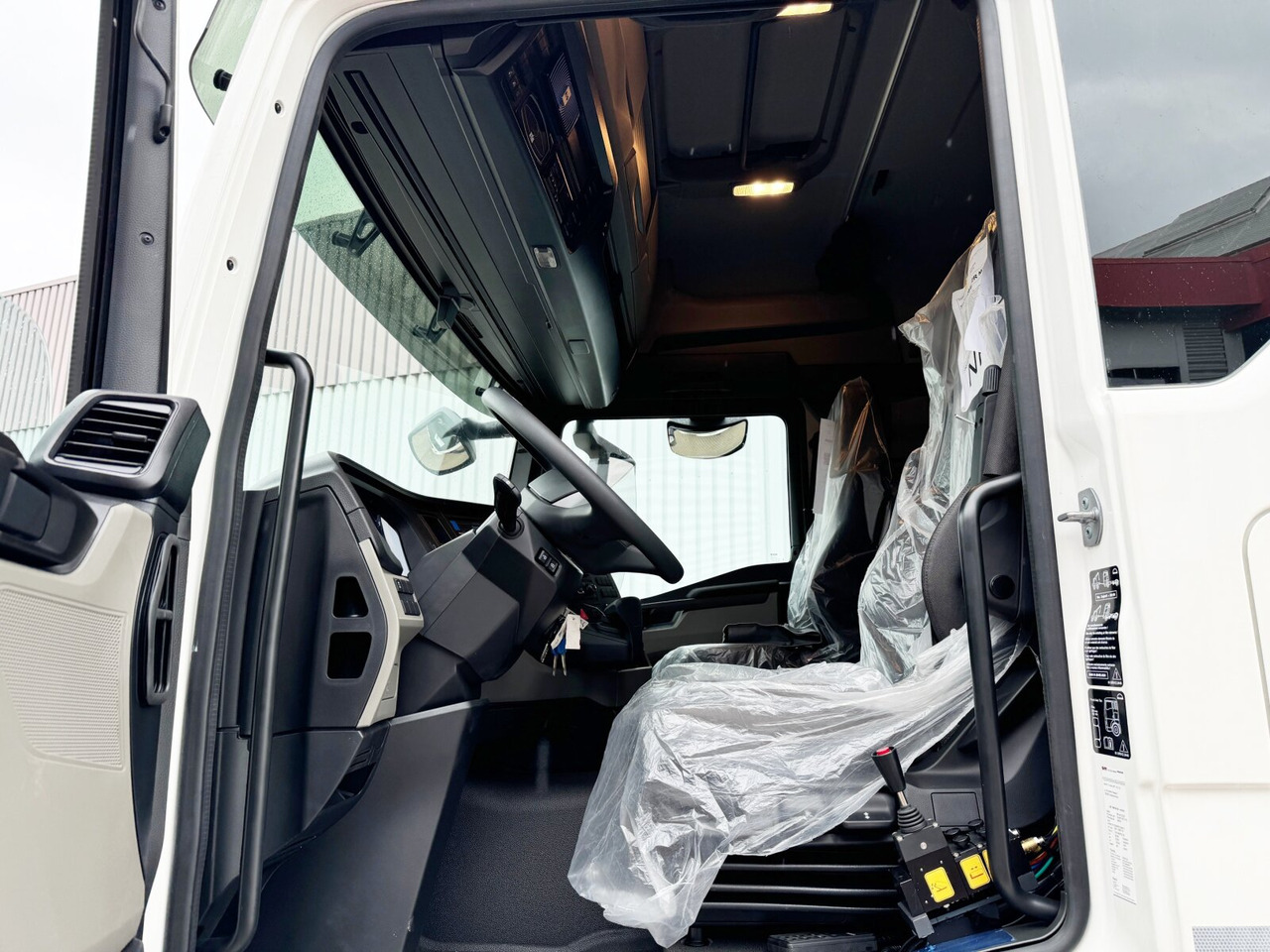 MAN TGS 26.470 6x2-4 LL CH TGS 26.470 6x2-4 LL CH, Retarder, Navi, Lenk-/Liftachse - Hook lift truck: picture 3 MAN TGS 26.470 6x2-4 LL CH TGS 26.470 6x2-4 LL CH, Retarder, Navi, Lenk-/Liftachse - Hook lift truck: picture 3