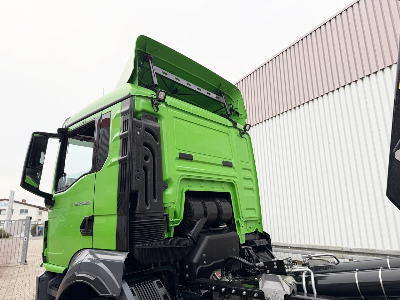 MAN TGS 26.520 6x2-2 BL TGS 26.520 6x2-2 BL, Navi, Liftachse - Hook lift truck: picture 3 MAN TGS 26.520 6x2-2 BL TGS 26.520 6x2-2 BL, Navi, Liftachse - Hook lift truck: picture 3