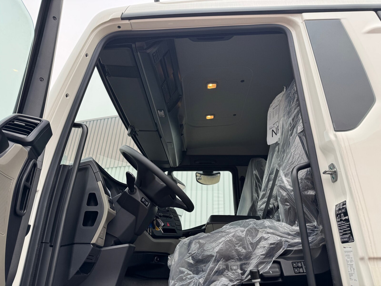 MAN TGS 33.440 6x4 BB TGS 33.440 6x4 BB - Cab chassis truck: picture 2 MAN TGS 33.440 6x4 BB TGS 33.440 6x4 BB - Cab chassis truck: picture 2