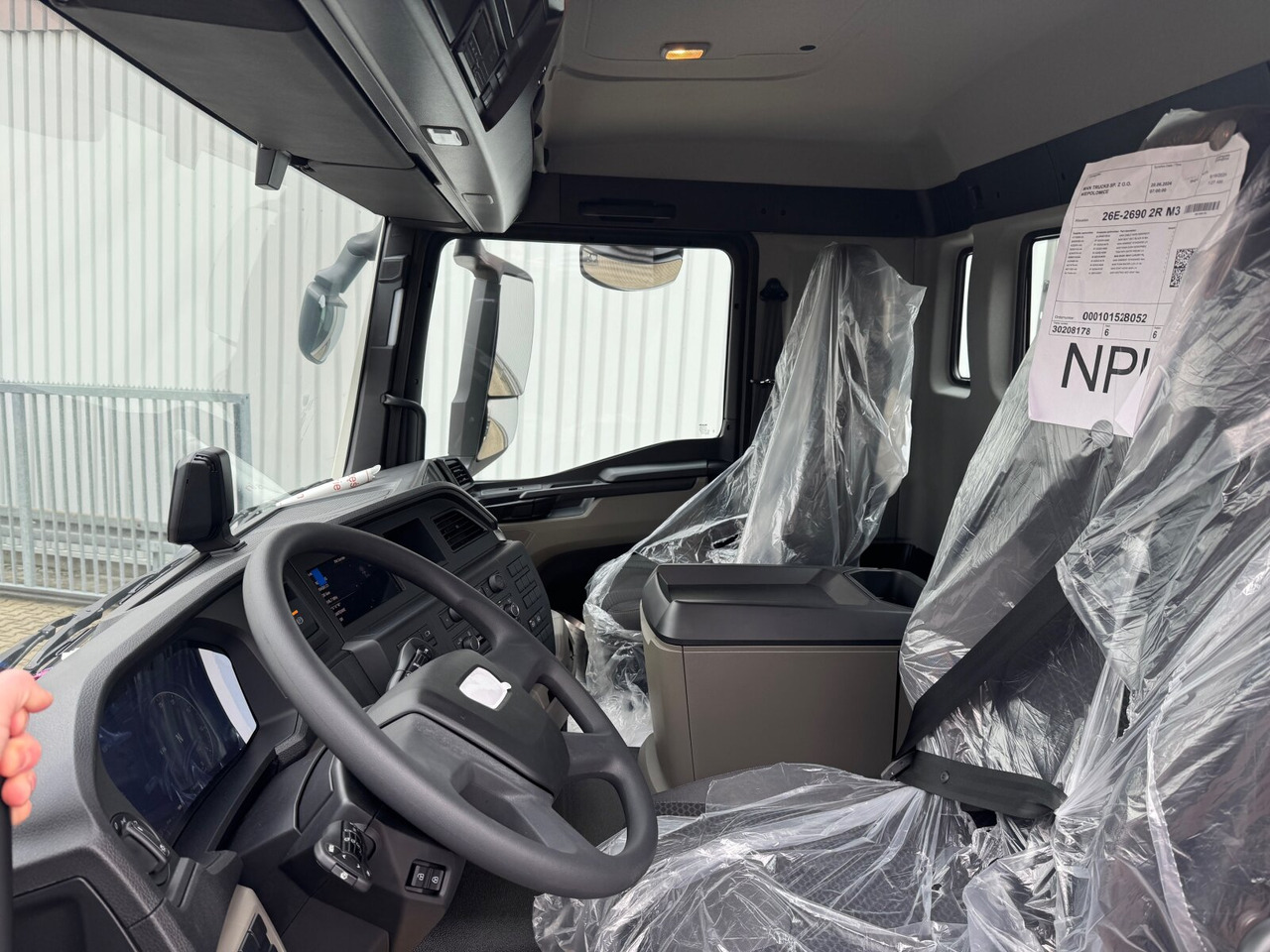 MAN TGS 33.440 6x4 BB TGS 33.440 6x4 BB - Cab chassis truck: picture 3 MAN TGS 33.440 6x4 BB TGS 33.440 6x4 BB - Cab chassis truck: picture 3