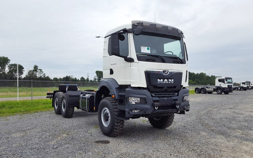 MAN TGS 33.440 6x6 BB CH TGS 33.440 6x6 BB CH, Euro2, Einzelbereifung - Cab chassis truck: picture 3 MAN TGS 33.440 6x6 BB CH TGS 33.440 6x6 BB CH, Euro2, Einzelbereifung - Cab chassis truck: picture 3
