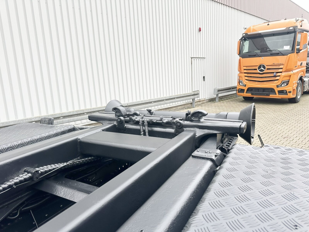 MAN TGS 35.480 8X4 BL TGS 35.400 8x4 BL, Schub-Knick bis 6,5m Container - Hook lift truck: picture 2 MAN TGS 35.480 8X4 BL TGS 35.400 8x4 BL, Schub-Knick bis 6,5m Container - Hook lift truck: picture 2