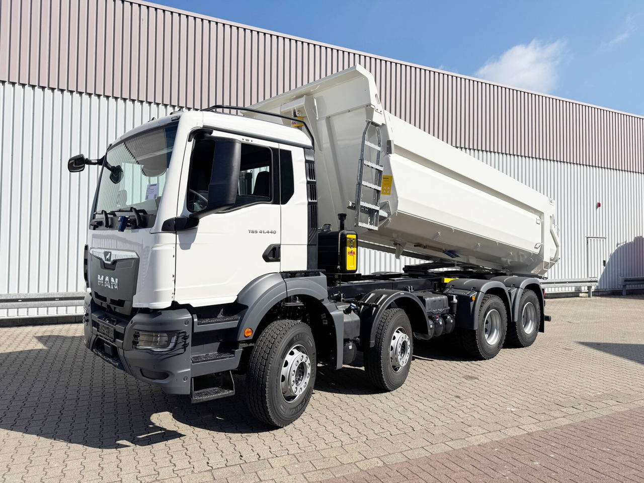 MAN TGS 41.440/480 8x4 BB TGS 41.440/480 8x4 BB, Standard Mulde ca. 18m³ - Cab chassis truck: picture 1 MAN TGS 41.440/480 8x4 BB TGS 41.440/480 8x4 BB, Standard Mulde ca. 18m³ - Cab chassis truck: picture 1