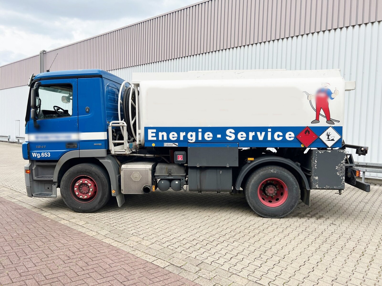 Mercedes-Benz Actros 1841 L 4x2 Actros 1841 L 4x2, Esterer-Tankaufbau, 3 Kammern, 14.000l, ADR - Tank truck: picture 4 Mercedes-Benz Actros 1841 L 4x2 Actros 1841 L 4x2, Esterer-Tankaufbau, 3 Kammern, 14.000l, ADR - Tank truck: picture 4