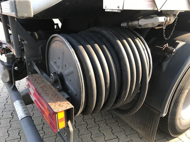 Mercedes-Benz Actros 1841 L 4x2 Actros 1841 L 4x2, Esterer Tankaufbau ca. 13.500l, 2 Kammern - Tank truck: picture 4 Mercedes-Benz Actros 1841 L 4x2 Actros 1841 L 4x2, Esterer Tankaufbau ca. 13.500l, 2 Kammern - Tank truck: picture 4