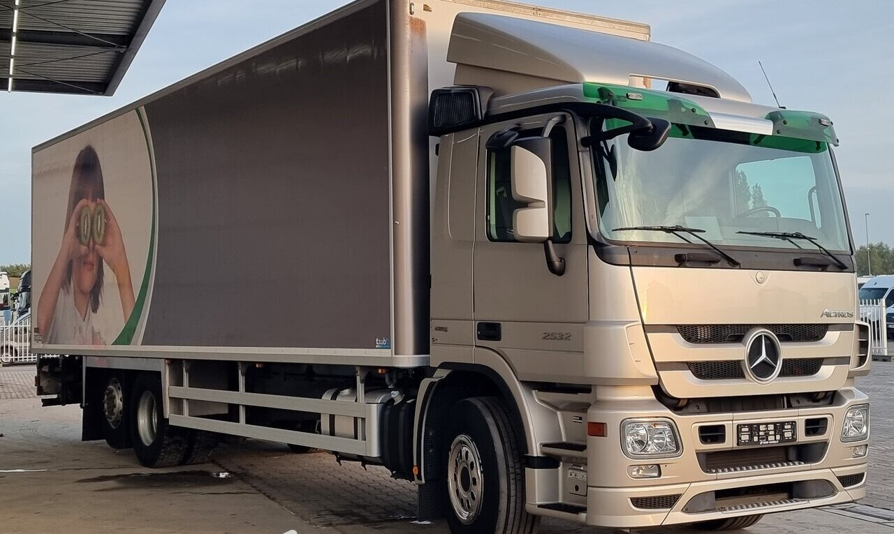 Box truck Mercedes-Benz Actros 2532 L 6x2 Actros 2532 L 6x2, Liftachse, LBW Dhollandia: picture 8