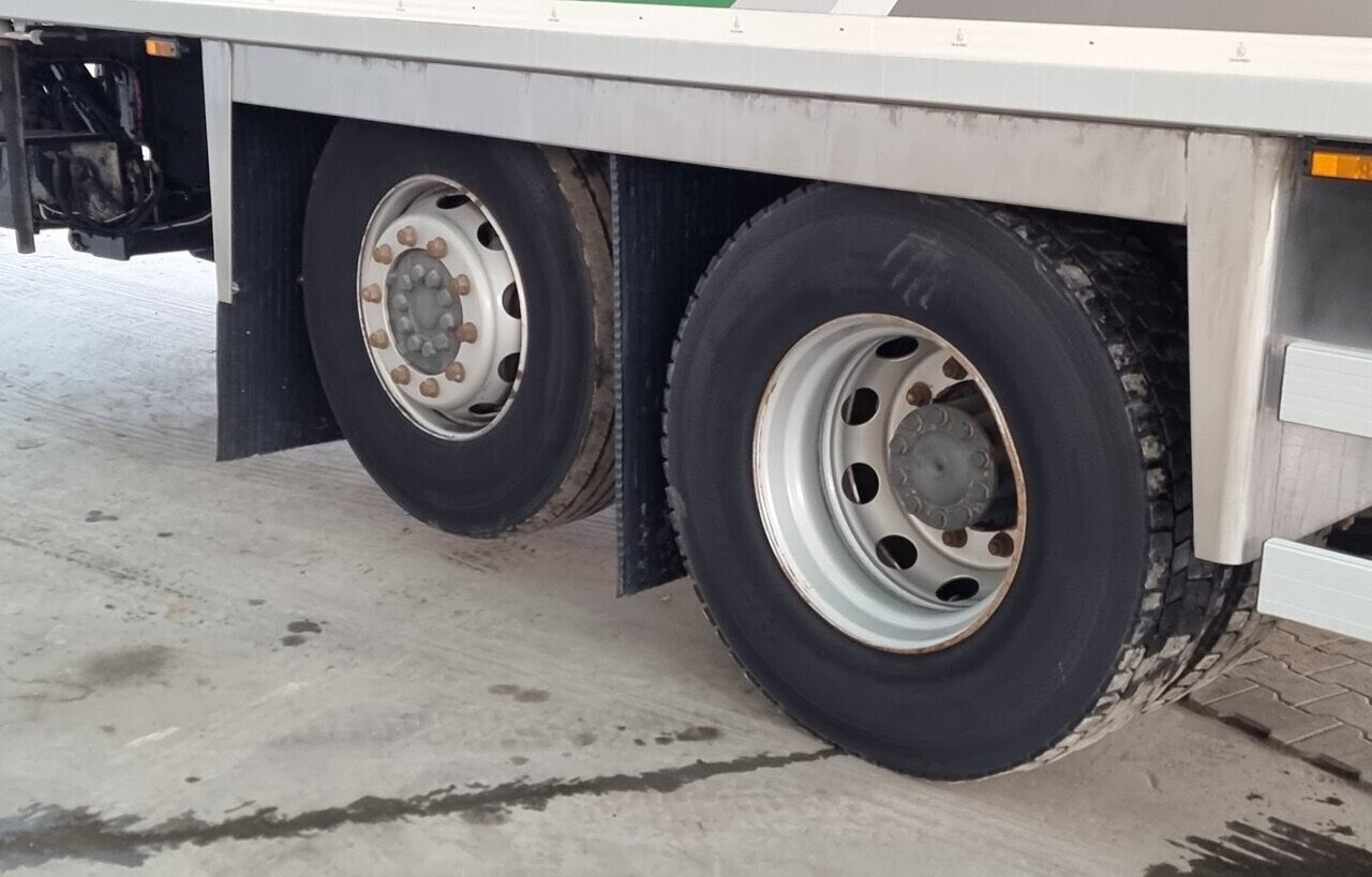 Box truck Mercedes-Benz Actros 2532 L 6x2 Actros 2532 L 6x2, Liftachse, LBW Dhollandia: picture 12