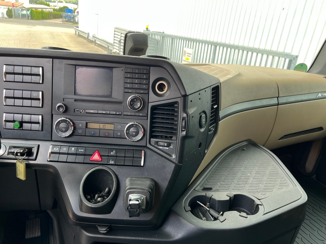 Mercedes-Benz Actros 2542/48 L/nR 6x2 Actros 2542/48 L/nR 6x2, Retarder, Standklima, StreamSpace, SoloStar - Container transporter/ Swap body truck: picture 4 Mercedes-Benz Actros 2542/48 L/nR 6x2 Actros 2542/48 L/nR 6x2, Retarder, Standklima, StreamSpace, SoloStar - Container transporter/ Swap body truck: picture 4