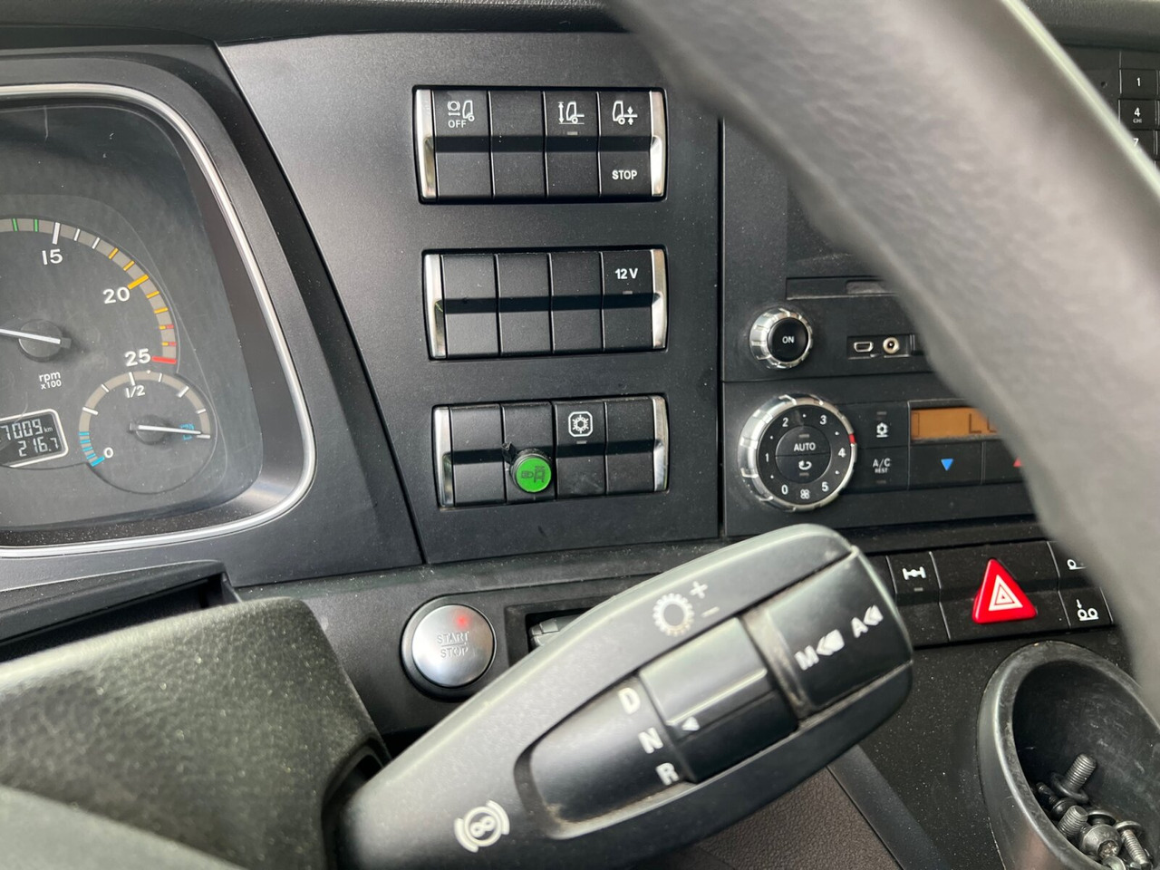 Mercedes-Benz Actros 2542/48 L/nR 6x2 Actros 2542/48 L/nR 6x2, Retarder, Standklima, StreamSpace, SoloStar - Container transporter/ Swap body truck: picture 5 Mercedes-Benz Actros 2542/48 L/nR 6x2 Actros 2542/48 L/nR 6x2, Retarder, Standklima, StreamSpace, SoloStar - Container transporter/ Swap body truck: picture 5