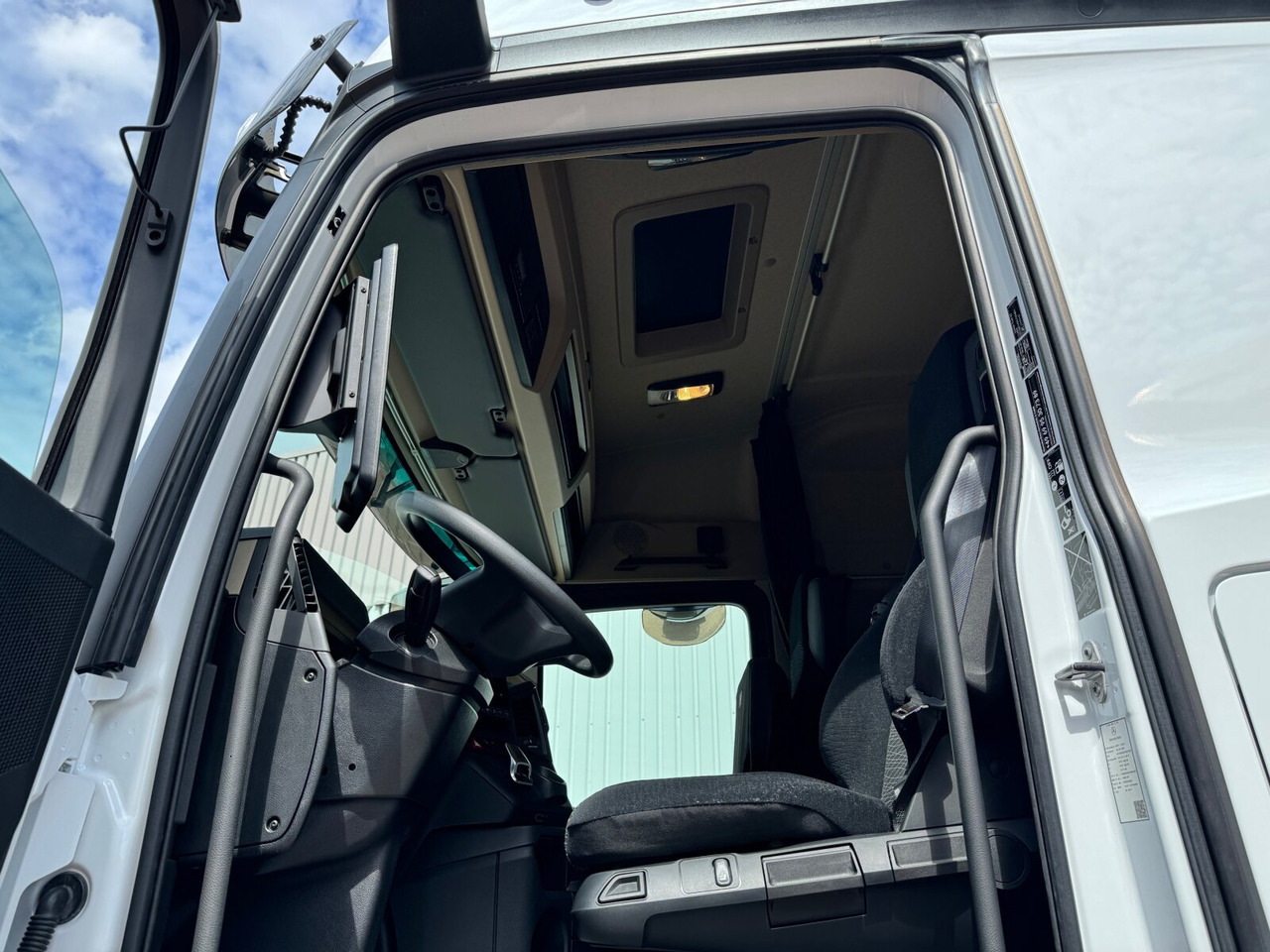 Mercedes-Benz Actros 2548 L 6x2 Actros 2548 L 6x2, Retarder, Lenk-/Liftachse, Navi, MirrorCam, MultimediaCockpit - Hook lift truck: picture 3 Mercedes-Benz Actros 2548 L 6x2 Actros 2548 L 6x2, Retarder, Lenk-/Liftachse, Navi, MirrorCam, MultimediaCockpit - Hook lift truck: picture 3