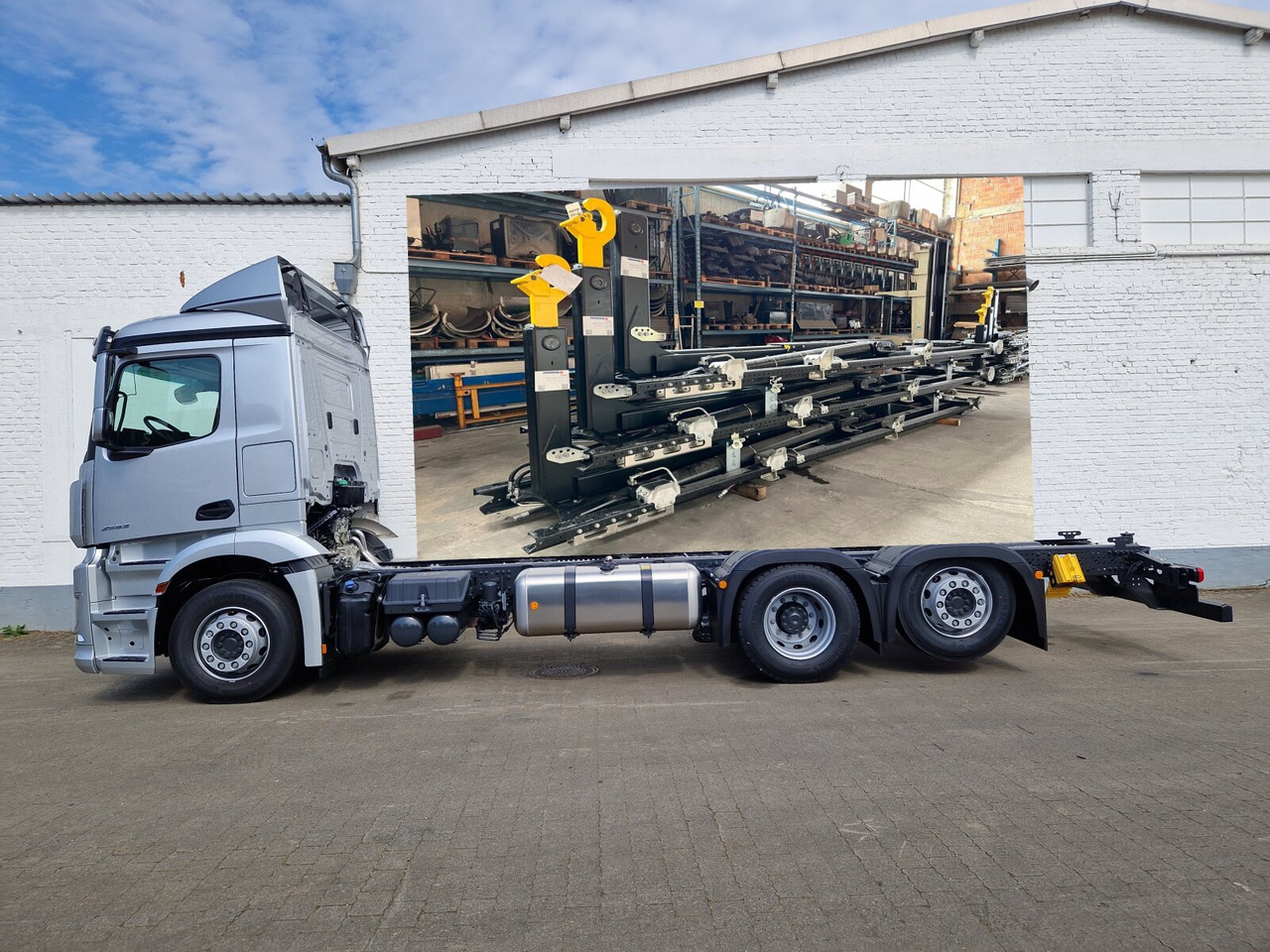 Mercedes-Benz Actros 2553 LL 6x2 Actros 2553 LL 6x2/46, Retarder, Liftachse, MultimediaCockpit, LED, Navi - Hook lift truck: picture 1 Mercedes-Benz Actros 2553 LL 6x2 Actros 2553 LL 6x2/46, Retarder, Liftachse, MultimediaCockpit, LED, Navi - Hook lift truck: picture 1