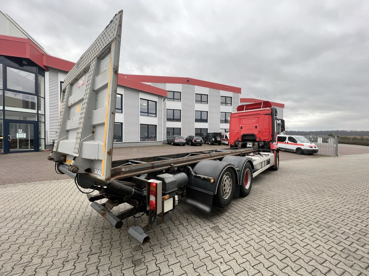 Cab chassis truck Mercedes-Benz Actros 2645 6x2 Actros 2645 6x2, Retarder, Liftachse, AWL, Hiab LBW: picture 11