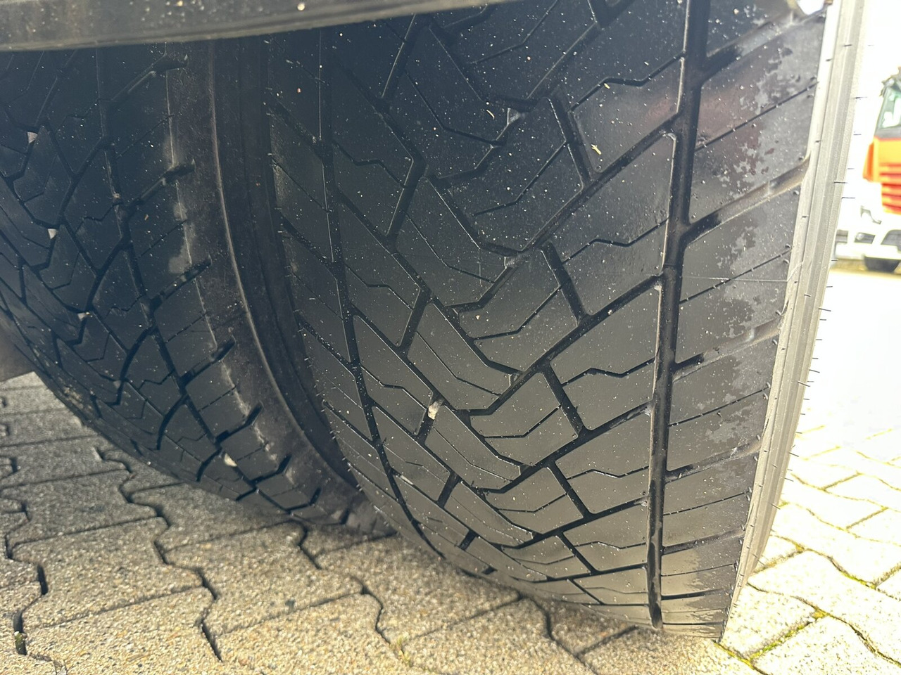 Mercedes-Benz Antos 2540 L 6x2 Antos 2540 L 6x2, Vorlauflenk-/Liftachse, Teleabsetzer - Skip loader truck: picture 3 Mercedes-Benz Antos 2540 L 6x2 Antos 2540 L 6x2, Vorlauflenk-/Liftachse, Teleabsetzer - Skip loader truck: picture 3