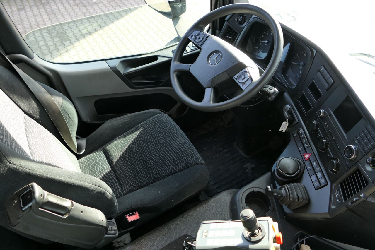 Mercedes-Benz Antos 3543 L 8x2/6 Antos 3543 L 8x2/6, Retarder, 2x Lenkachse, Motorabtrieb, AT-Motor - Hook lift truck: picture 2 Mercedes-Benz Antos 3543 L 8x2/6 Antos 3543 L 8x2/6, Retarder, 2x Lenkachse, Motorabtrieb, AT-Motor - Hook lift truck: picture 2