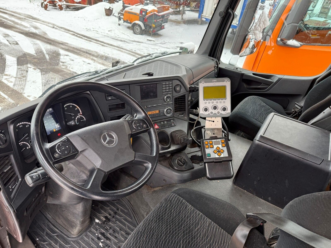 Mercedes-Benz Arocs 2036 AK 4x4 Arocs 2036 AK 4x4, Grounder, Motorabtrieb, Bordmatik, Winterdienstausstattung - Tipper: picture 5 Mercedes-Benz Arocs 2036 AK 4x4 Arocs 2036 AK 4x4, Grounder, Motorabtrieb, Bordmatik, Winterdienstausstattung - Tipper: picture 5