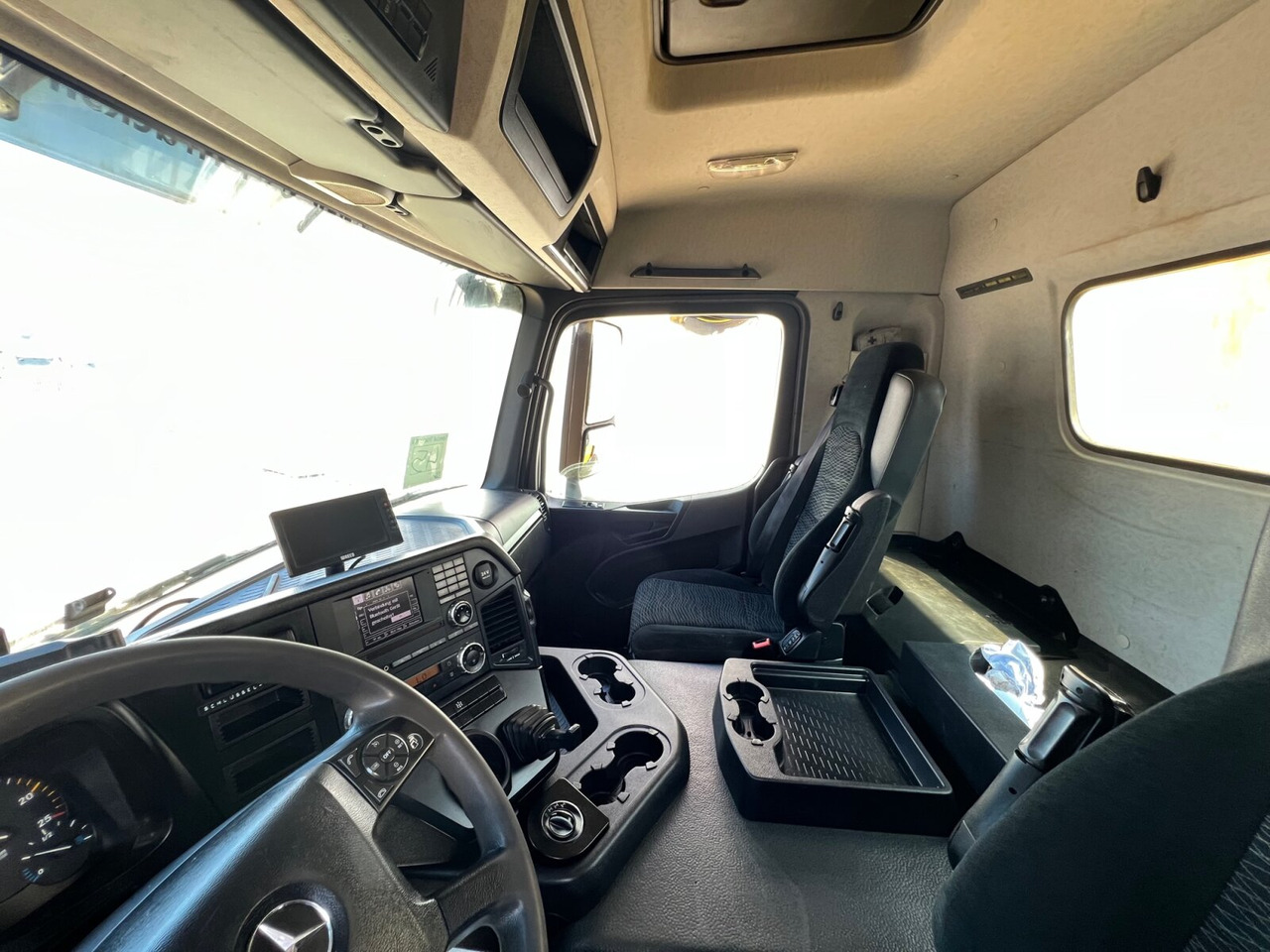 Skip loader truck Mercedes-Benz Arocs 2045 AK 4x4 Arocs 2045 AK 4x4, GROUNDER, Funk: picture 15