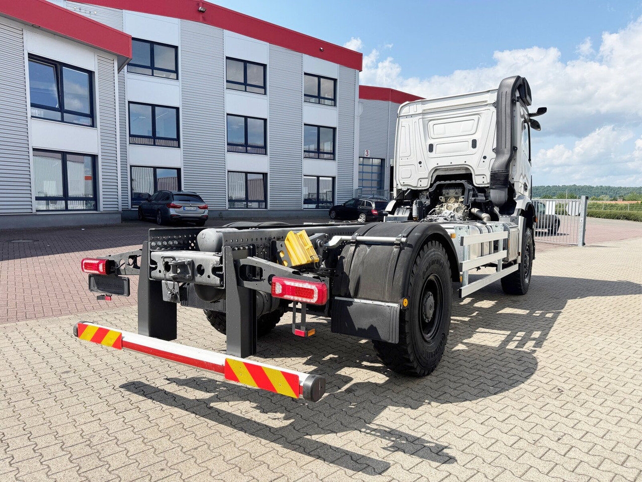 New Cab chassis truck Mercedes-Benz Arocs 2053 A 4x4 Arocs 2053 A 4x4, Grounder, MirrorCam, Multimedia Cockpit, Navi: picture 10
