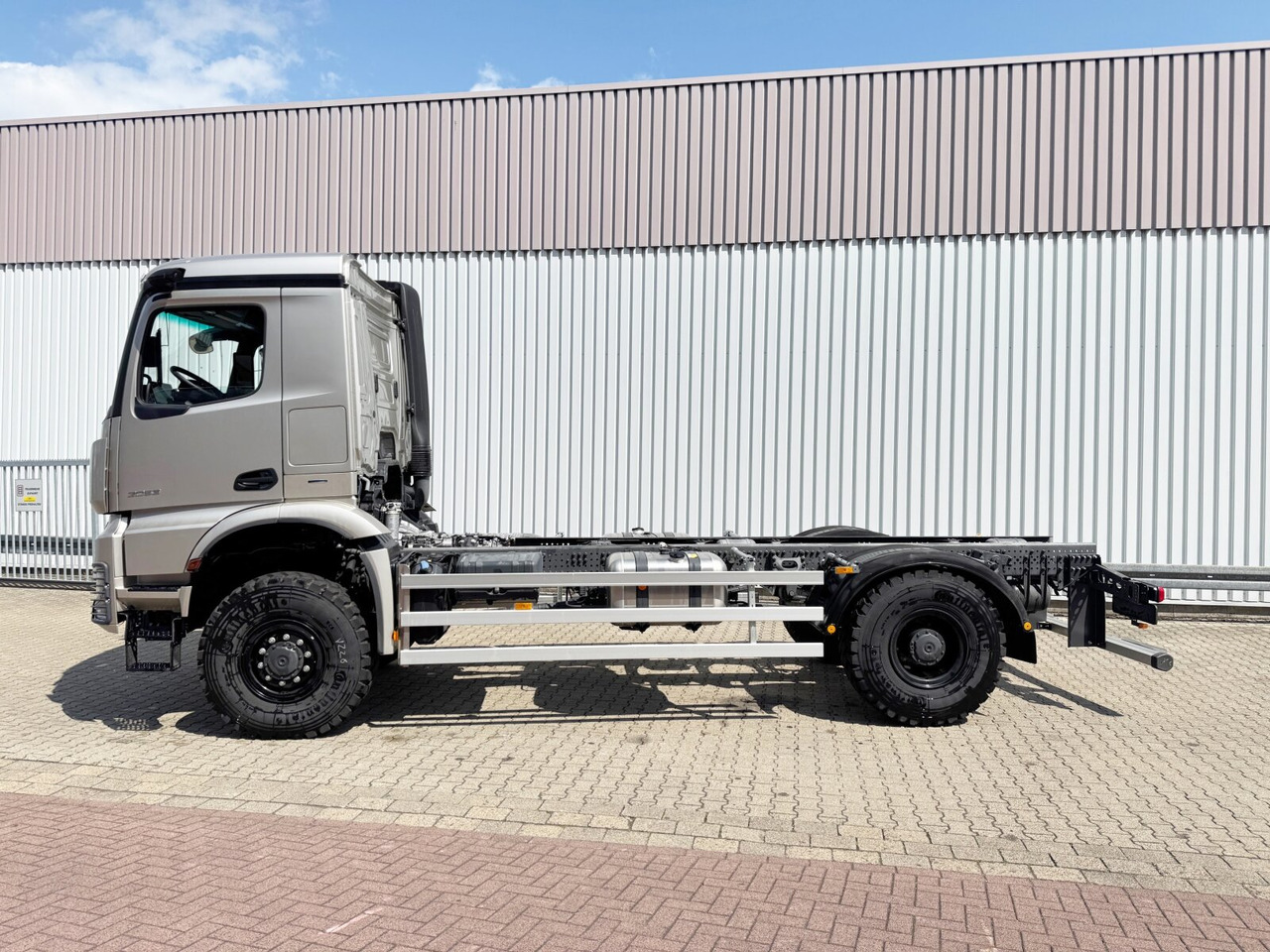 New Cab chassis truck Mercedes-Benz Arocs 2053 A 4x4 Arocs 2053 A 4x4, Grounder, MirrorCam, Multimedia Cockpit, Navi: picture 13