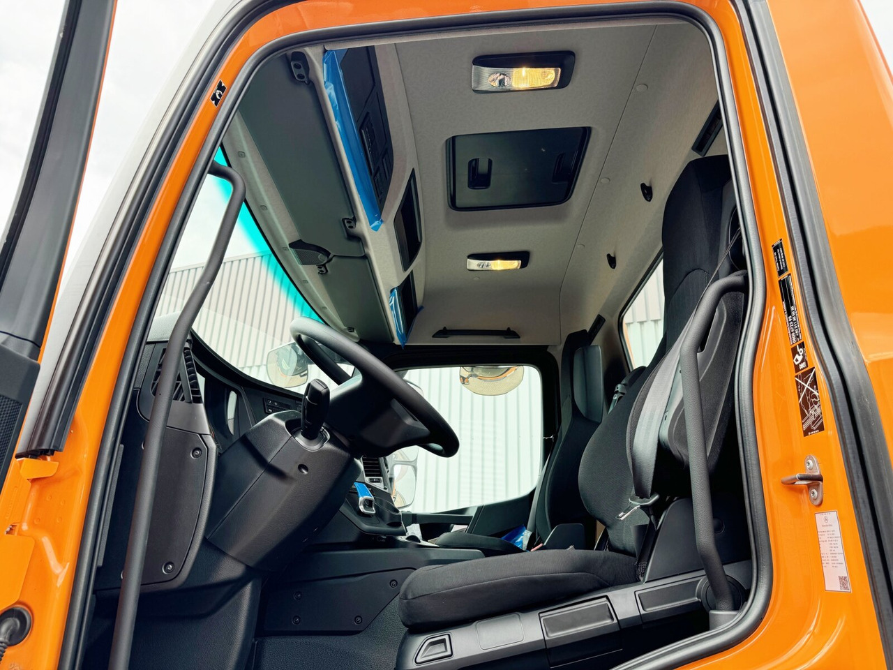 Mercedes-Benz Arocs 2633 6x4, Automatik, 2x Nebenantrieb Arocs 2633 6x4, 2x Nebenantrieb - Cab chassis truck: picture 3 Mercedes-Benz Arocs 2633 6x4, Automatik, 2x Nebenantrieb Arocs 2633 6x4, 2x Nebenantrieb - Cab chassis truck: picture 3