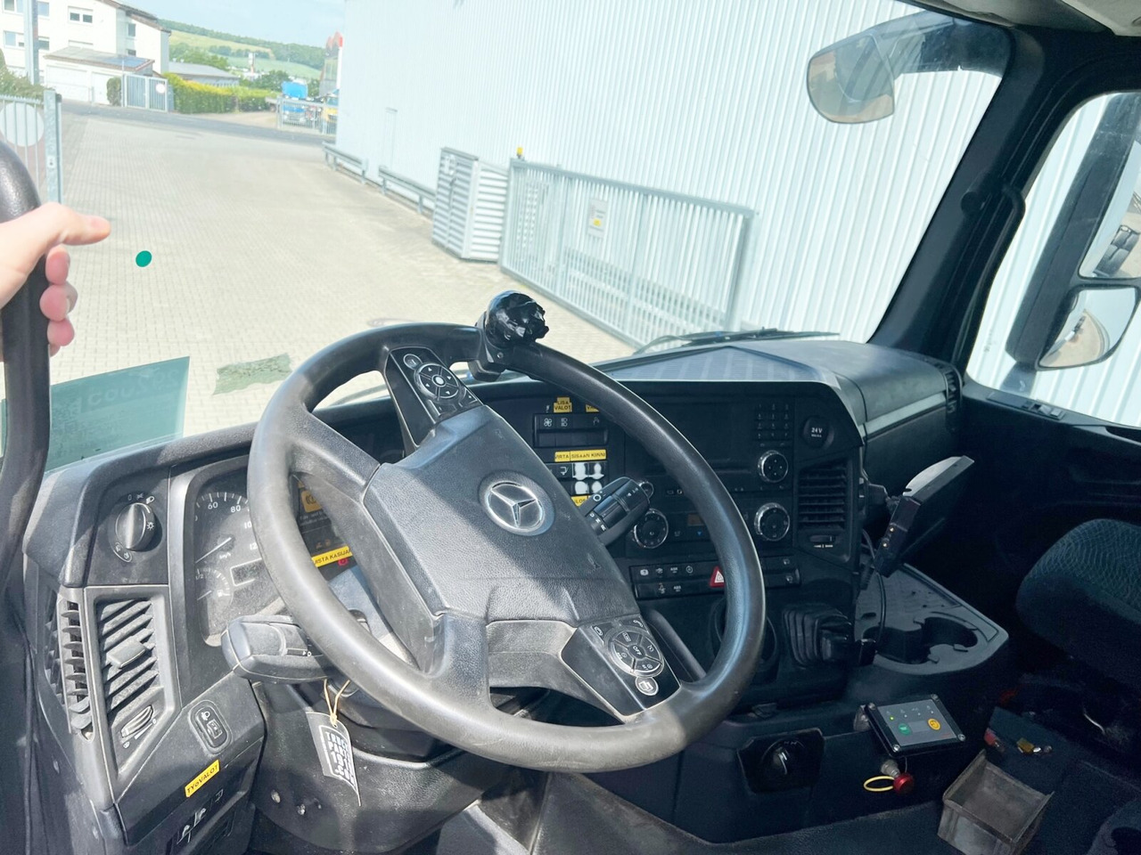 Mercedes-Benz Arocs 2642/45 K 6x4 Arocs 2642/45 K 6x4, Retarder, Motorabtrieb - Cab chassis truck: picture 2 Mercedes-Benz Arocs 2642/45 K 6x4 Arocs 2642/45 K 6x4, Retarder, Motorabtrieb - Cab chassis truck: picture 2