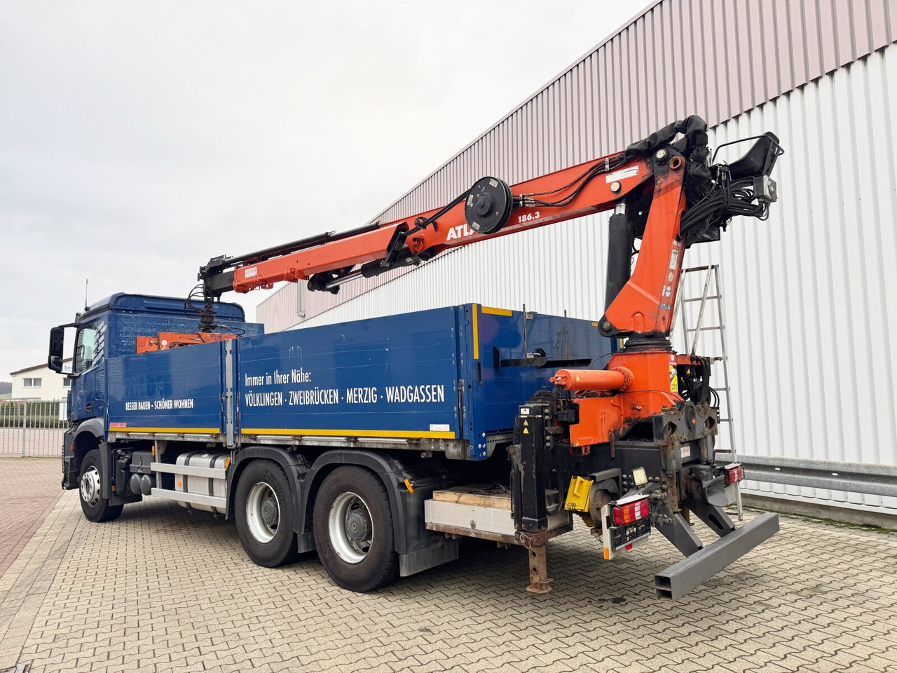 Interior photo 3: Crane truck, Dropside/ Flatbed truck Mercedes-Benz Arocs 2642 6x4 Arocs 2642 6x4 mit Heckkran Atlas AK 186.3 V-2