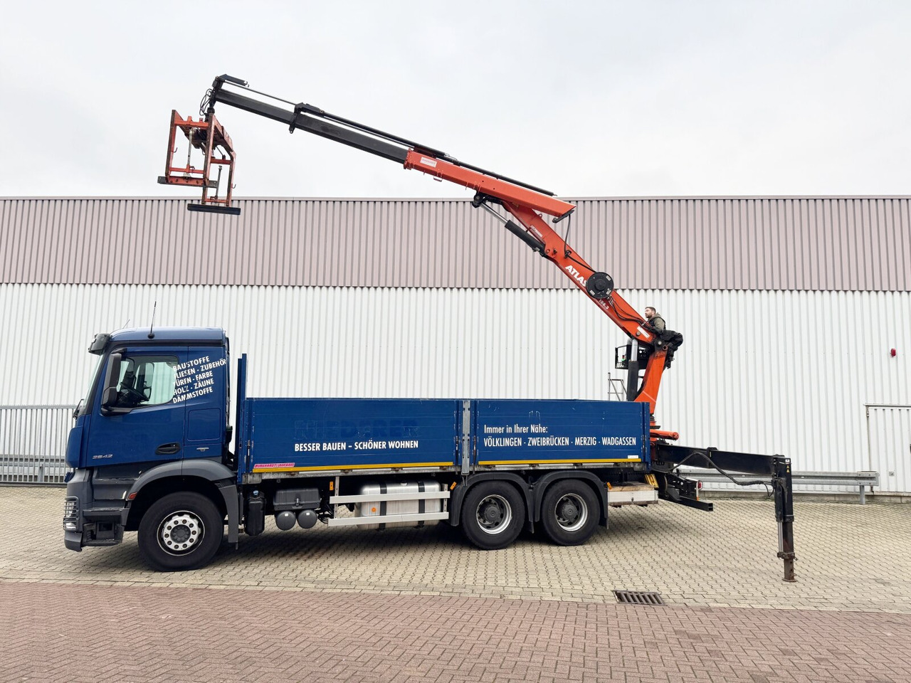 Crane truck, Dropside/ Flatbed truck Mercedes-Benz Arocs 2642 6x4 Arocs 2642 6x4 mit Heckkran Atlas AK 186.3 V-2: picture 10