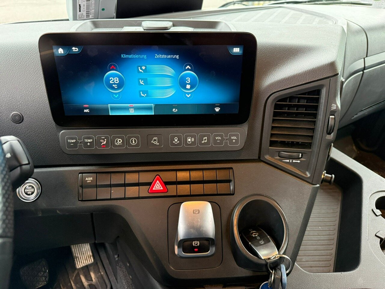 Mercedes-Benz Arocs 3243 B 8x4/4 Arocs 3243 B 8x4/4, MirrorCam, MultimediaCockpit, Navi, Betonmischer Intermix ca. 9m³ - Concrete mixer truck: picture 2 Mercedes-Benz Arocs 3243 B 8x4/4 Arocs 3243 B 8x4/4, MirrorCam, MultimediaCockpit, Navi, Betonmischer Intermix ca. 9m³ - Concrete mixer truck: picture 2