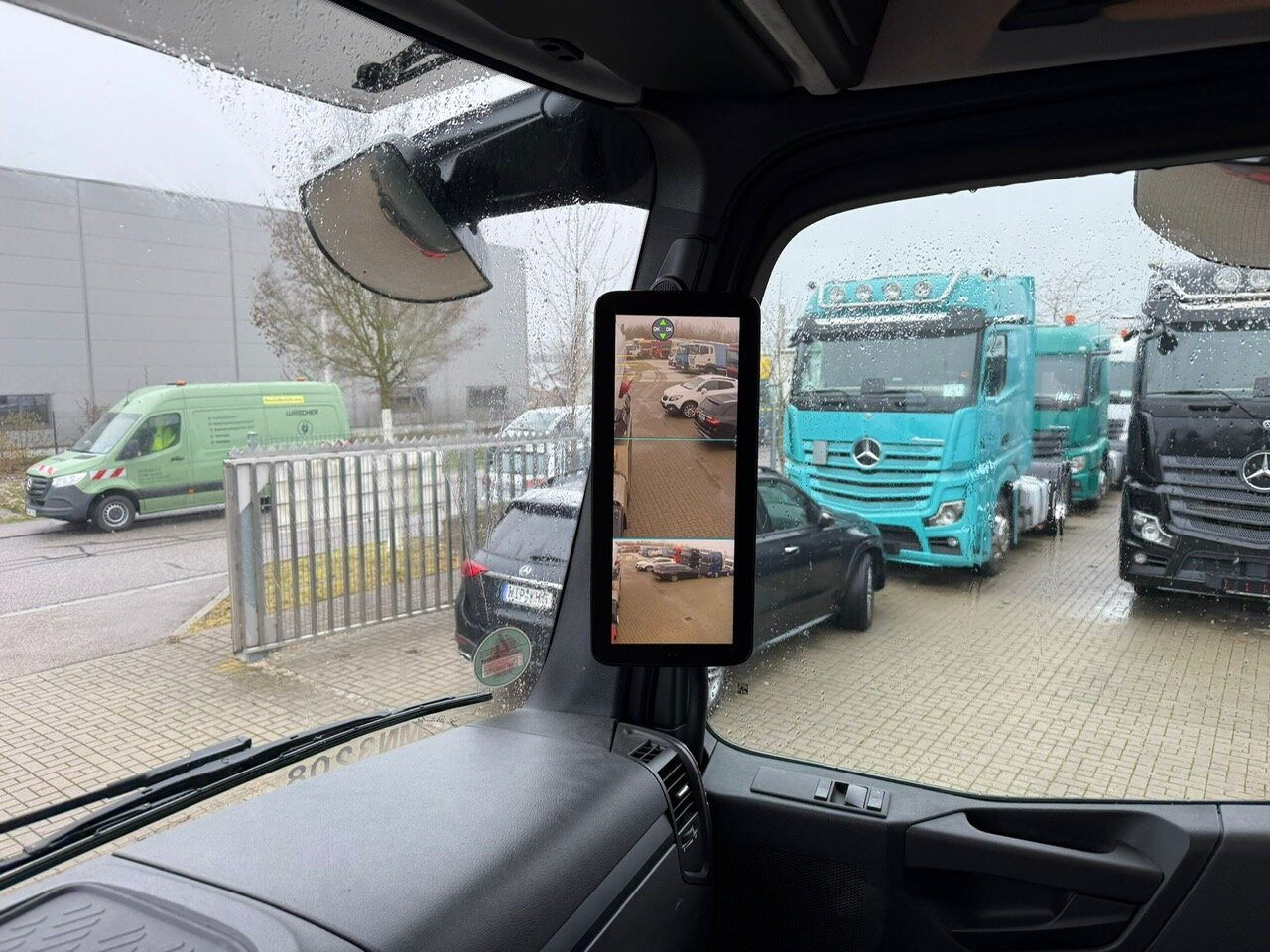 Mercedes-Benz Arocs 3243 B 8x4/4 Arocs 3243 B 8x4/4, MirrorCam, MultimediaCockpit, Navi, Betonmischer Intermix ca. 9m³ - Concrete mixer truck: picture 3 Mercedes-Benz Arocs 3243 B 8x4/4 Arocs 3243 B 8x4/4, MirrorCam, MultimediaCockpit, Navi, Betonmischer Intermix ca. 9m³ - Concrete mixer truck: picture 3