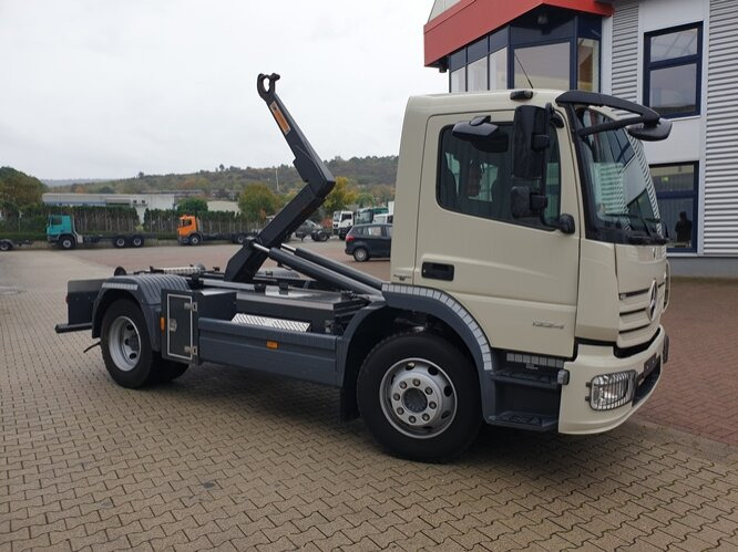 Hook lift truck Mercedes-Benz Atego 1224 K 4x2 Atego 1224 K 4x2: picture 13 Hook lift truck Mercedes-Benz Atego 1224 K 4x2 Atego 1224 K 4x2: picture 13