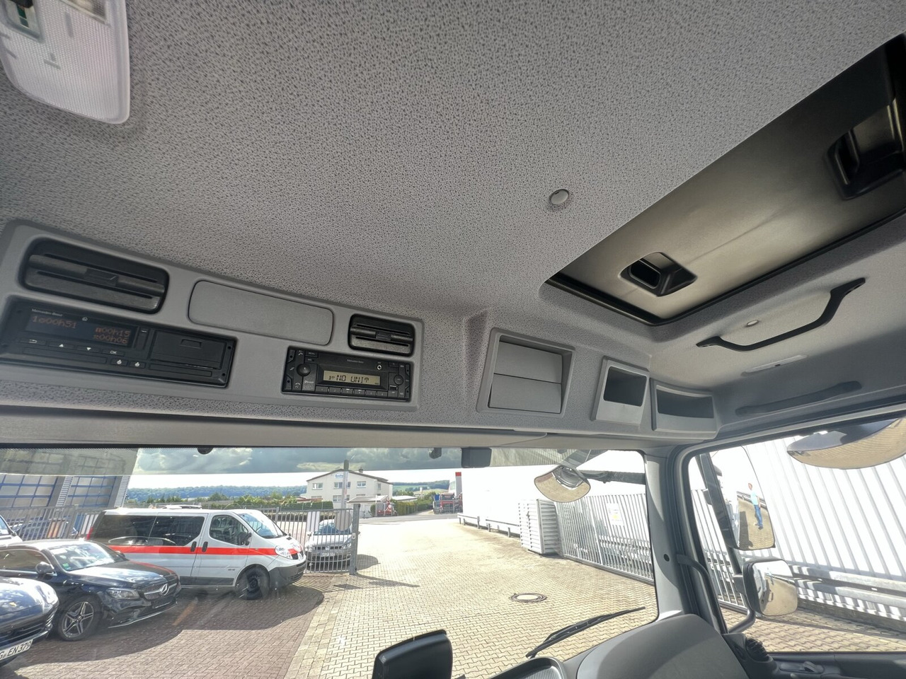 Mercedes-Benz Atego 818/23 K 4x2 Atego 818/23 K 4x2, 2x AHK, 5x VORHANDEN! - Cab chassis truck: picture 2 Mercedes-Benz Atego 818/23 K 4x2 Atego 818/23 K 4x2, 2x AHK, 5x VORHANDEN! - Cab chassis truck: picture 2