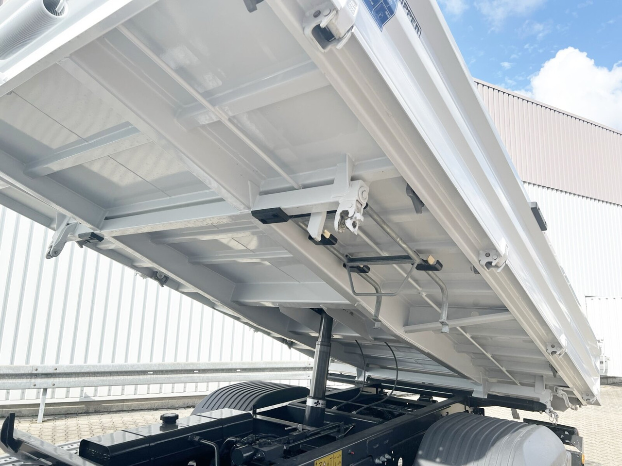 Leasing of Mercedes-Benz Atego 818/23 K 4x2 Atego 818/23 K 4x2, 2x AHK, Meiller-Kipper, mehrfach Vorhanden! Mercedes-Benz Atego 818/23 K 4x2 Atego 818/23 K 4x2, 2x AHK, Meiller-Kipper, mehrfach Vorhanden!: picture 11