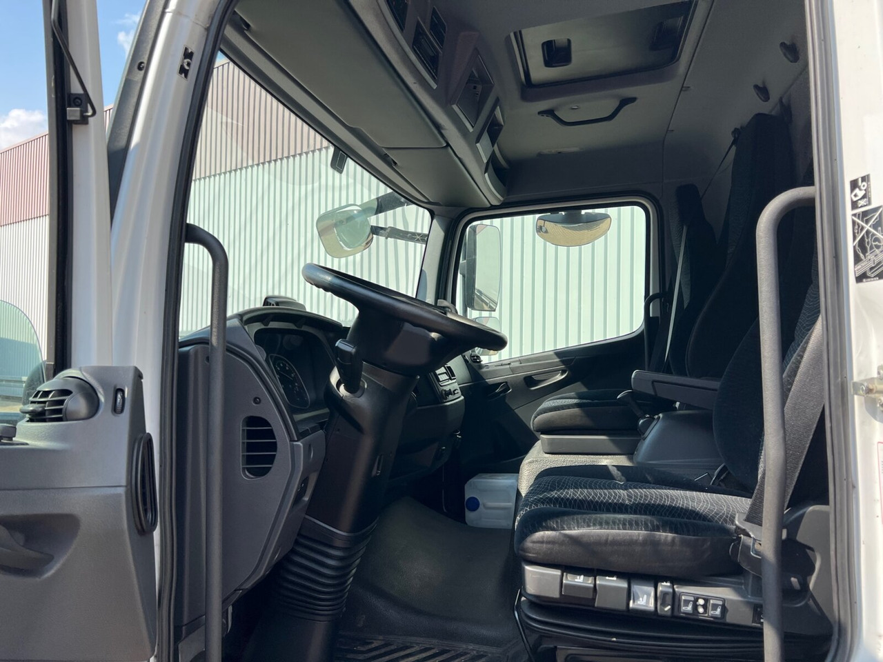 Mercedes-Benz Atego 818/23 L 4x2 Atego 818/23 L 4x2 mit Sörensen LBW - Curtainsider truck: picture 3 Mercedes-Benz Atego 818/23 L 4x2 Atego 818/23 L 4x2 mit Sörensen LBW - Curtainsider truck: picture 3