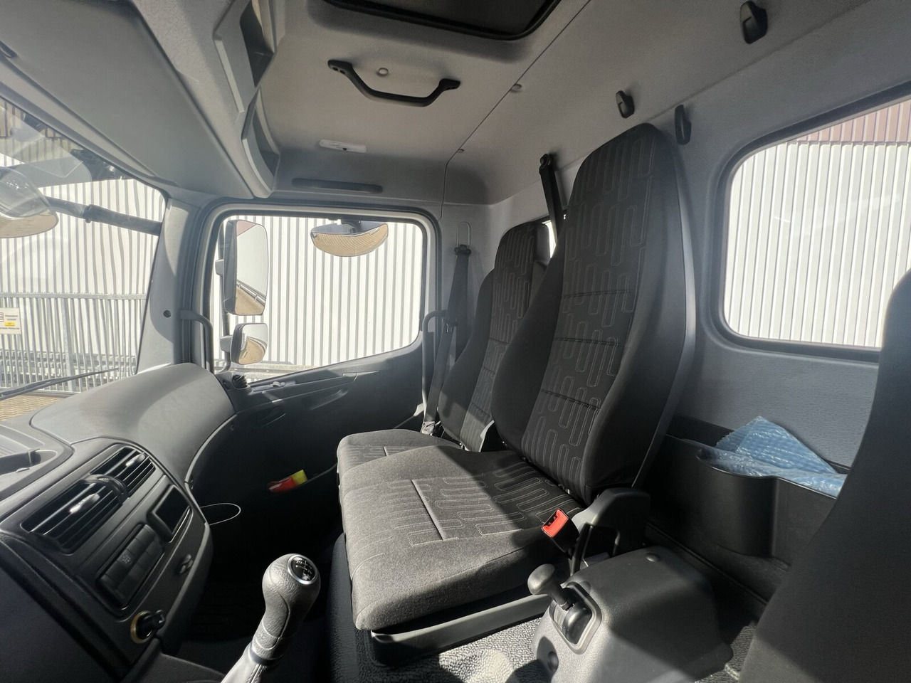 Cab chassis truck Mercedes-Benz Atego 818 K 4x2 Atego 818 K 4x2, 2x AHK, 5x VORHANDEN!: picture 8