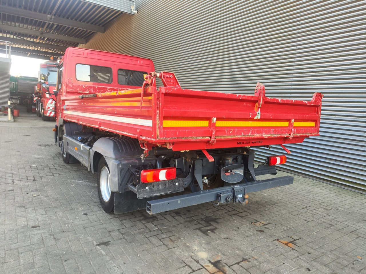 Mercedes-Benz Atego 818 K 4x2 Atego 818 K 4x2, Meiller-Kipper, 2 x AHK - Tipper: picture 3 Mercedes-Benz Atego 818 K 4x2 Atego 818 K 4x2, Meiller-Kipper, 2 x AHK - Tipper: picture 3