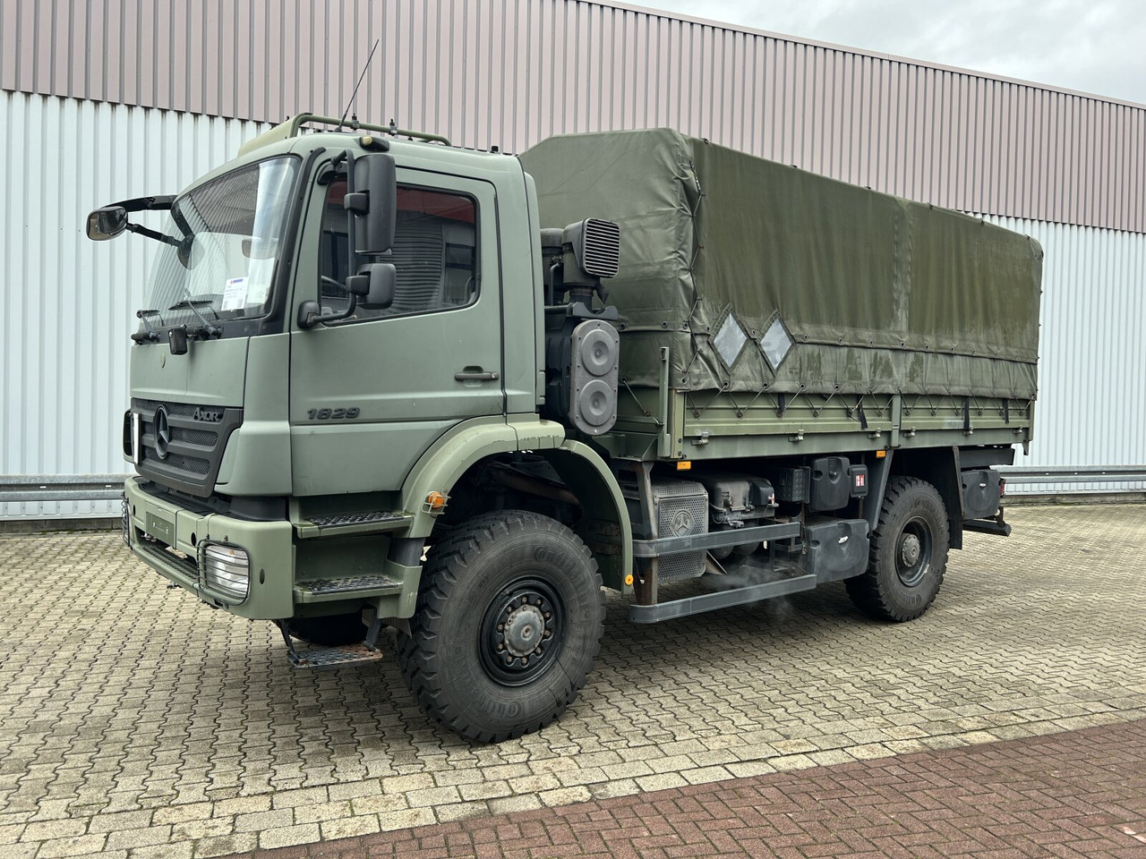 Mercedes-Benz Axor 1829 A 4x4 Axor 1829 A 4x4, Ex- - Dropside/ Flatbed truck: picture 1 Mercedes-Benz Axor 1829 A 4x4 Axor 1829 A 4x4, Ex- - Dropside/ Flatbed truck: picture 1