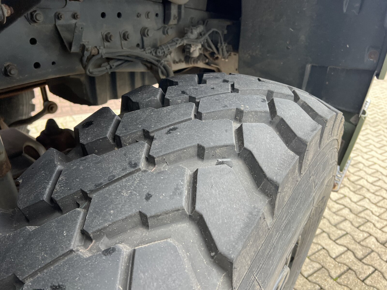 Mercedes-Benz Axor 1829 A 4x4 Axor 1829 A 4x4, Ex- - Dropside/ Flatbed truck: picture 2 Mercedes-Benz Axor 1829 A 4x4 Axor 1829 A 4x4, Ex- - Dropside/ Flatbed truck: picture 2