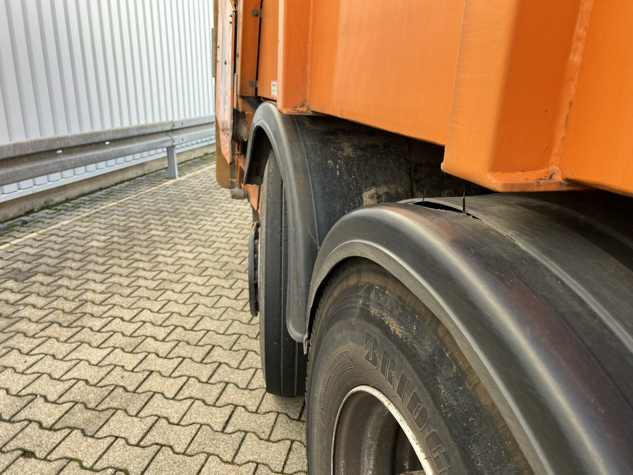 Garbage truck for transportation of garbage Mercedes-Benz Econic 2633 L 6x2/4 NLA Econic 2633 L 6x2/4 NLA, Lenkachse, Zöller Medium XL, Zöller-Schüttung: picture 13