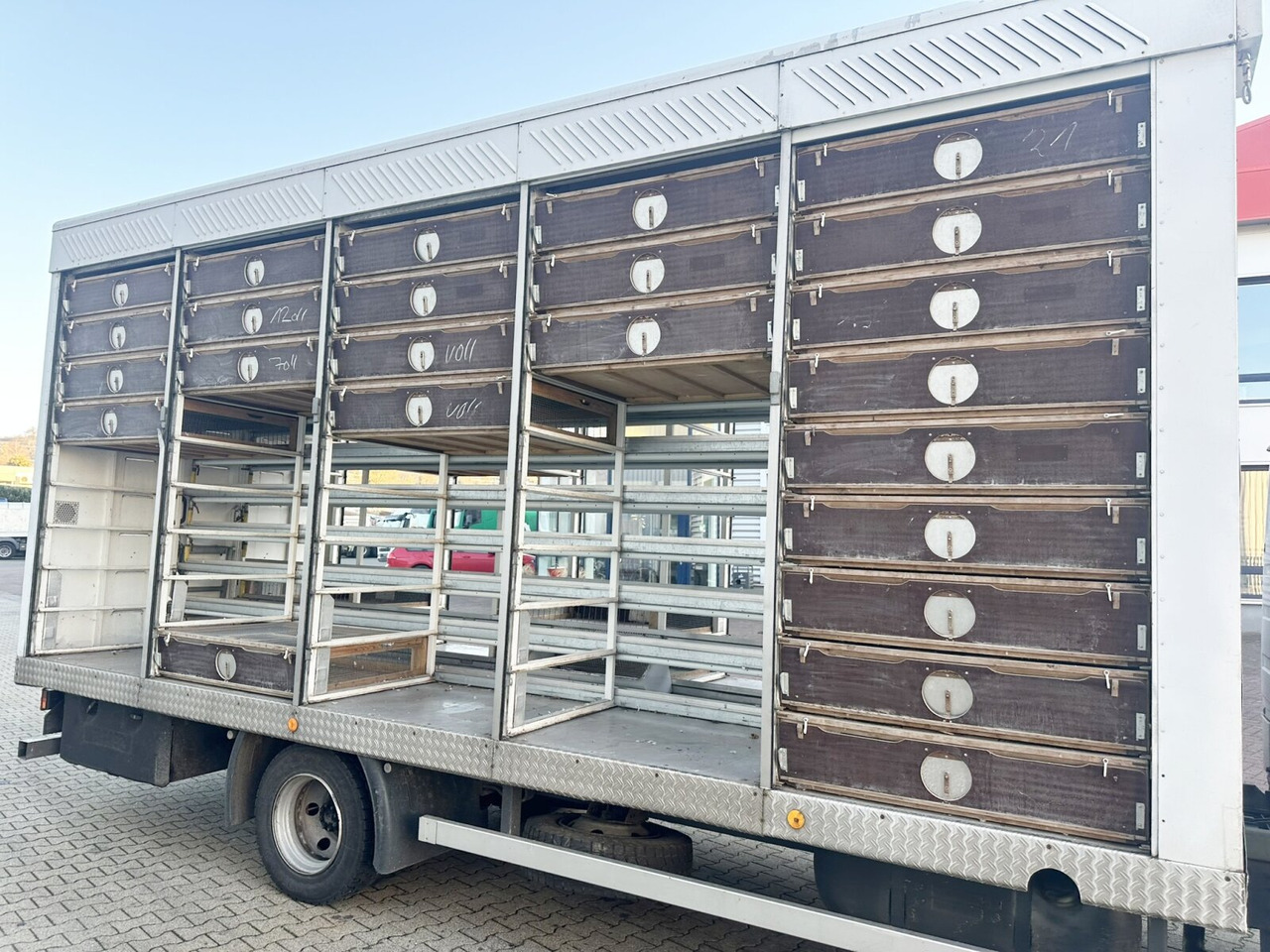 Box truck Mercedes-Benz LK 817 4x2 LK 817 4x2, Taubentransporter: picture 15 Box truck Mercedes-Benz LK 817 4x2 LK 817 4x2, Taubentransporter: picture 15